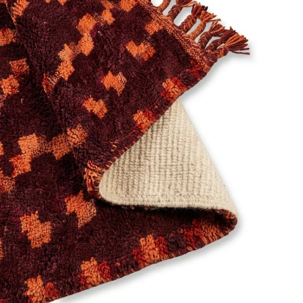 tapis berbère bordeaux et orange avec dos antidérapant et finition soignée, idéal pour salon confortable et sécurisé
