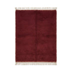 Tapis berbère M'rirt bordeaux uni en laine de mouton haute qualité avec franges blanches, tissé main au Maroc.