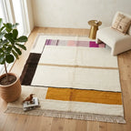 Tapis berbère crème à motifs colorés dans chambre bohème chic décoration naturelle élégante