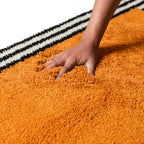 Tapis berbère jaune moutarde testé à la main texture douce et épaisse confort premium fabrication artisanale