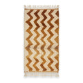 Tapis berbère Beni Ouarain en laine naturelle beige et marron motif chevrons ethniques avec franges.
