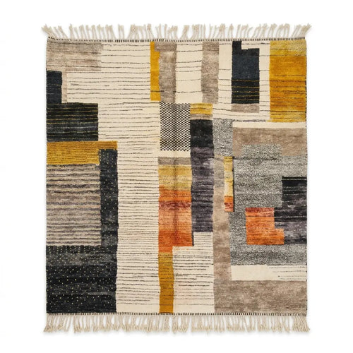 Tapis berbère Azilal coloré en laine naturelle fait main avec motifs géométriques abstraits ocre noir et beige, tissage artisanal marocain.