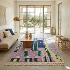 Tapis berbère multicolore dans salon lumineux au style contemporain avec grandes baies vitrées