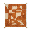 Tapis berbère orange et beige à motifs abstraits géométriques, pièce artisanale chaleureuse pour décoration ethnique moderne