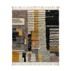 Tapis berbère Azilal moderne multicolore jaune noir et blanc en laine naturelle fait main décor géométrique abstrait salon