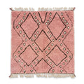Tapis berbère rose en laine azilal avec motifs losanges noirs et blancs fait main