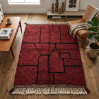 Tapis berbère rouge aux motifs graphiques noirs, idéal pour sublimer un salon bohème et contemporain avec du caractère