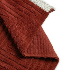 tapis berbère terracotta avec dos antidérapant et finition soignée, idéal pour salon moderne et sécurisé