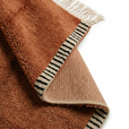 tapis berbère terracotta épais avec dos antidérapant et finition soignée, parfait pour salon confortable et sécurisé