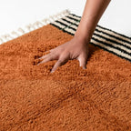 Tapis berbère terracotta testé à la main texture douce et épaisse confort premium fabrication artisanale