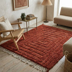 tapis berbère terracotta dans un salon lumineux avec mobilier en bois et décoration naturelle, style bohème moderne