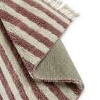 Dessous de tapis berbère avec surface antidérapante, rayures rose et beige, pratique et sécurisé pour intérieur