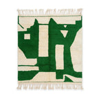 Tapis berbère Beni M'guild vert émeraude et beige crème, laine naturelle épaisse, motif abstrait contemporain fait main, artisanat marocain.