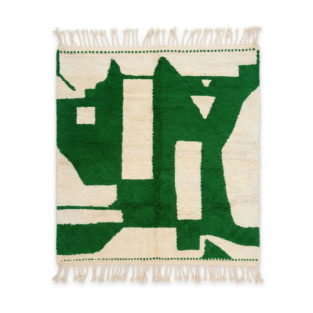 Tapis berbère Beni M'guild vert émeraude et beige crème, laine naturelle épaisse, motif abstrait contemporain fait main, artisanat marocain.